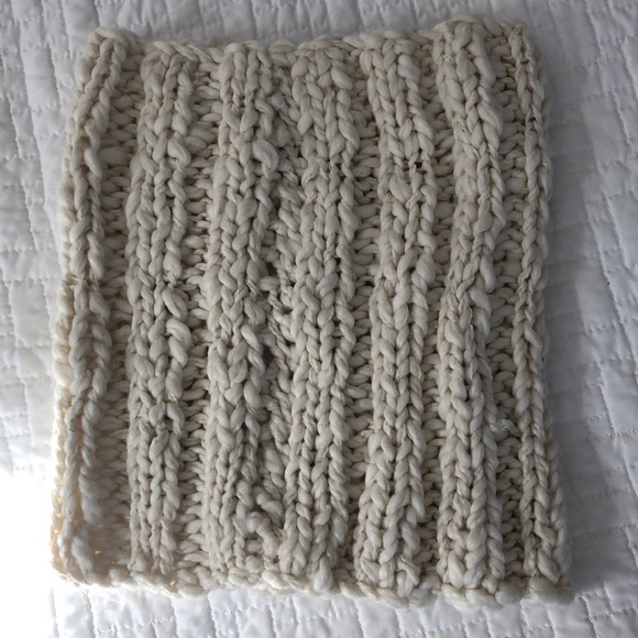 NWT American Eagle Warm, Lush Creamy Neck Cowl - Picture 2 of 5